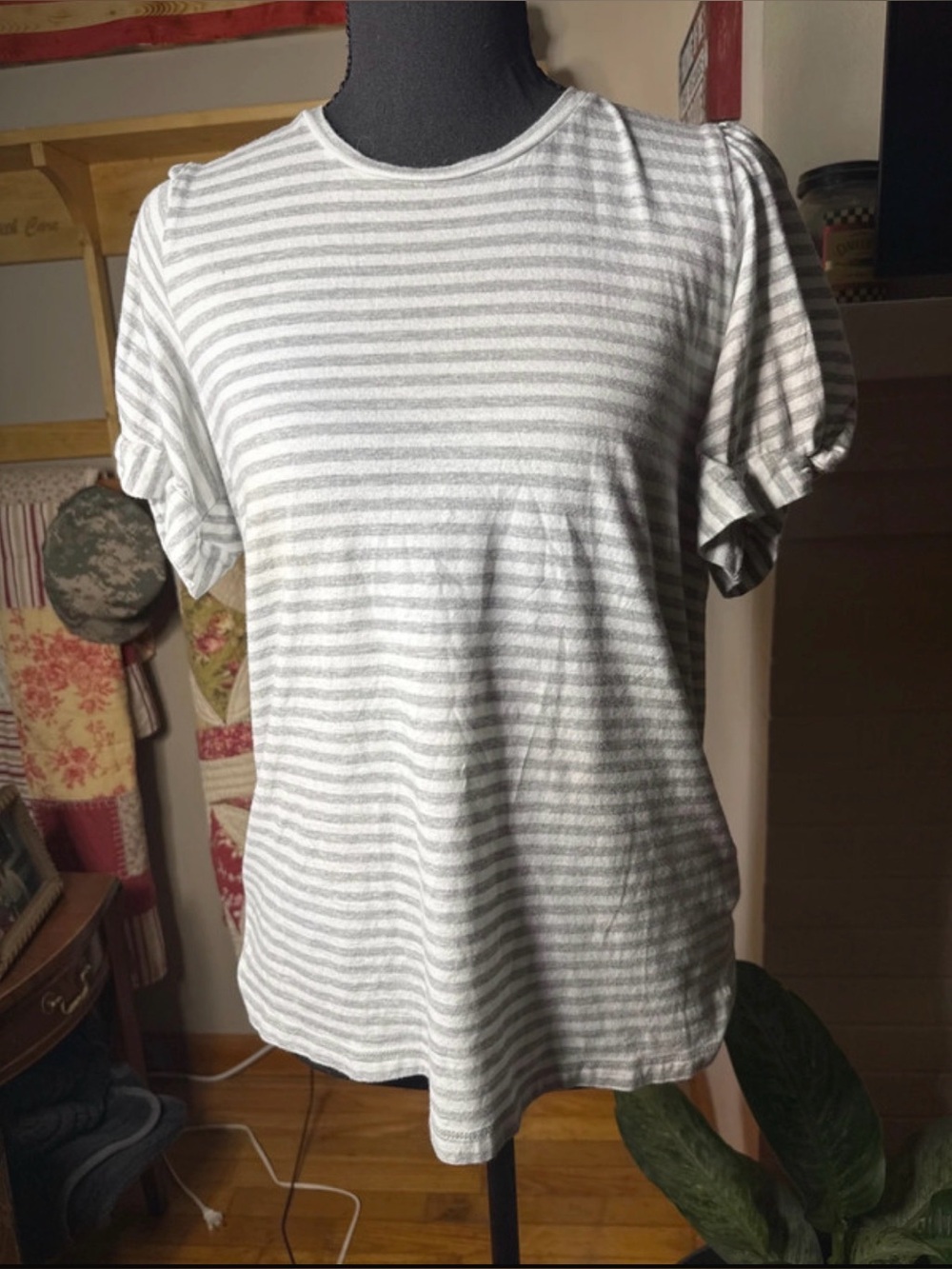 Banana Republic Gray & White Striped Puff Sleeve Tee